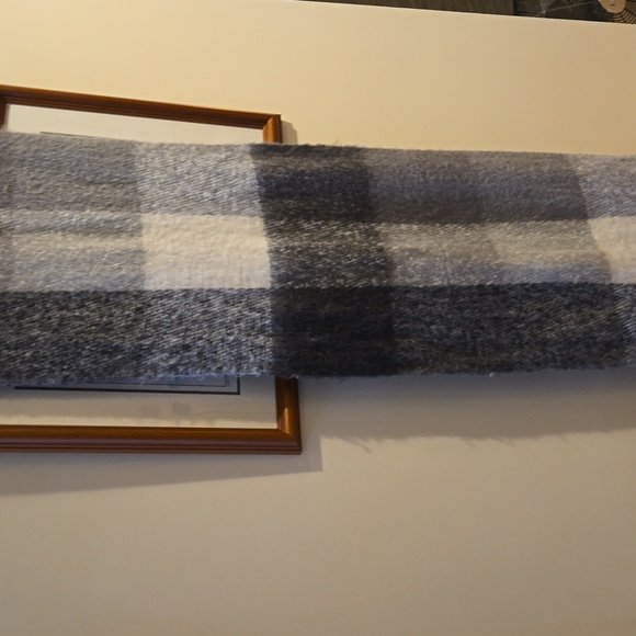 Lucky Brand 76" Grey Plaid Scarf - Picture 5 of 10